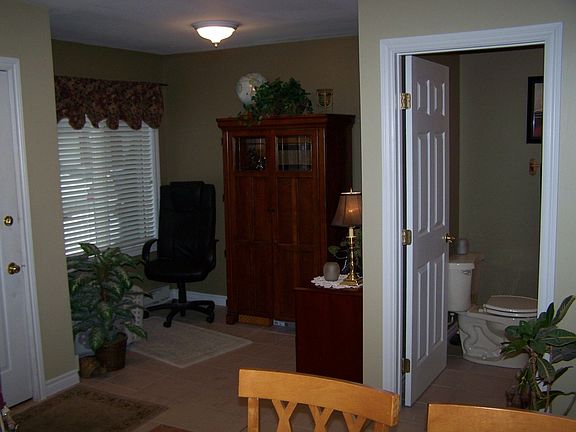 Sitting area in entry/ half bath