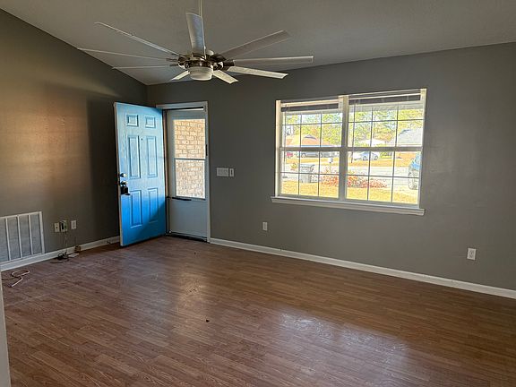 4th image of 79 E Kenny Dr