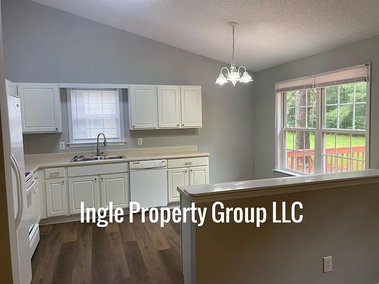 Kitchen and breakfast nook