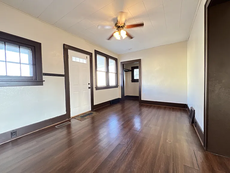 320 E 26th St — Photo 3