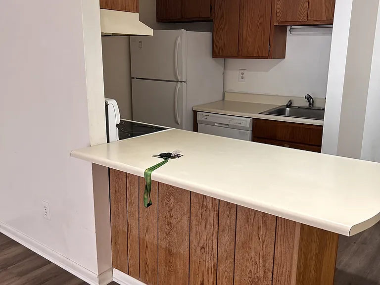 1122 Southwood Dr #5 — Photo 9