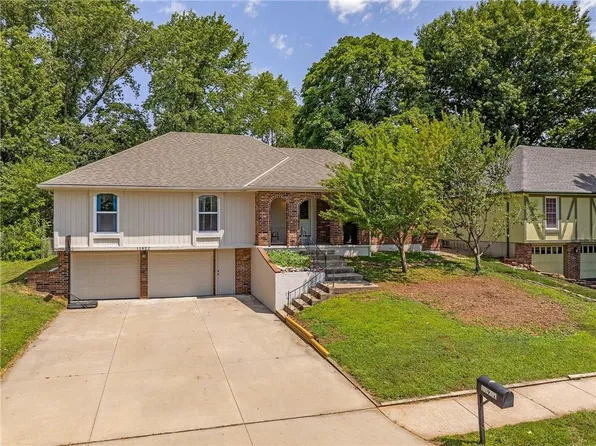 11922 W 72nd St, Shawnee, KS 66216