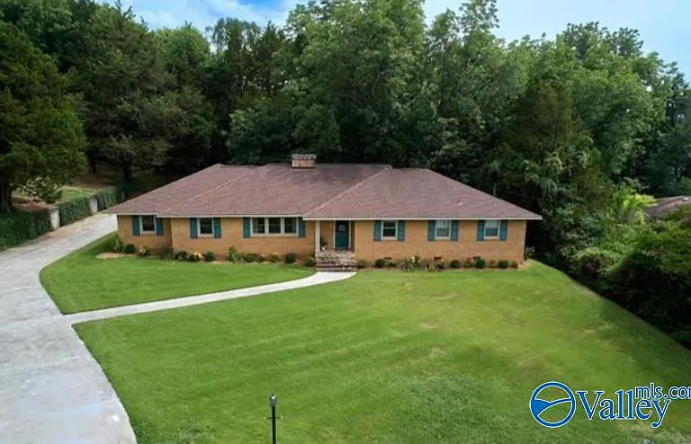 102 Jones Valley Dr SE — Photo 1