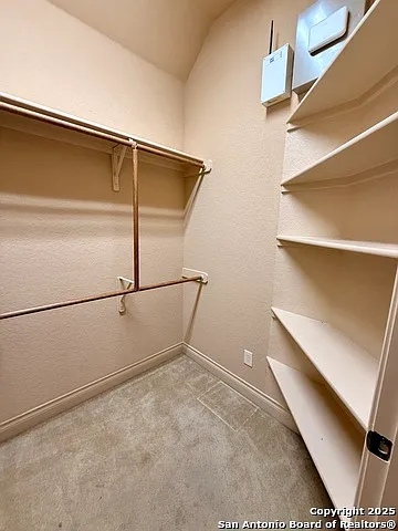 215 Evans Oak Ln — Photo 25