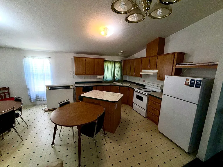 307 N Empire Blvd — Photo 3