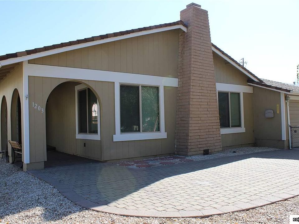 1st image of 1203 Pinewood Dr