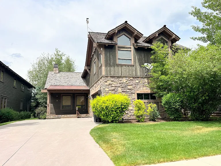 56 Beesley Ln — Photo 1