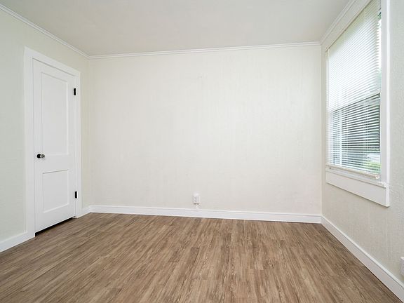 3rd image of 320 Sequoyah Dr