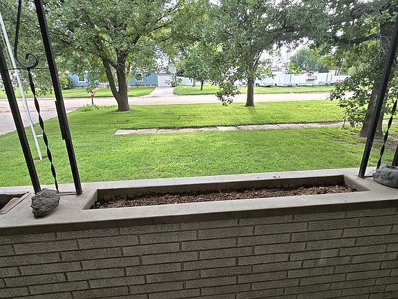 3rd image of 518 East St