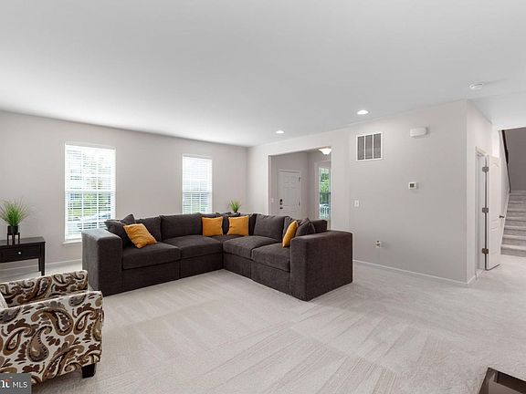 4th image of 213 Boxelder Dr