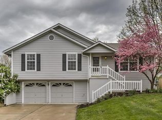 1001 NE Bristol Dr, Lees Summit, MO 64086