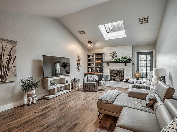 5th image of 2622 N Silvertree St