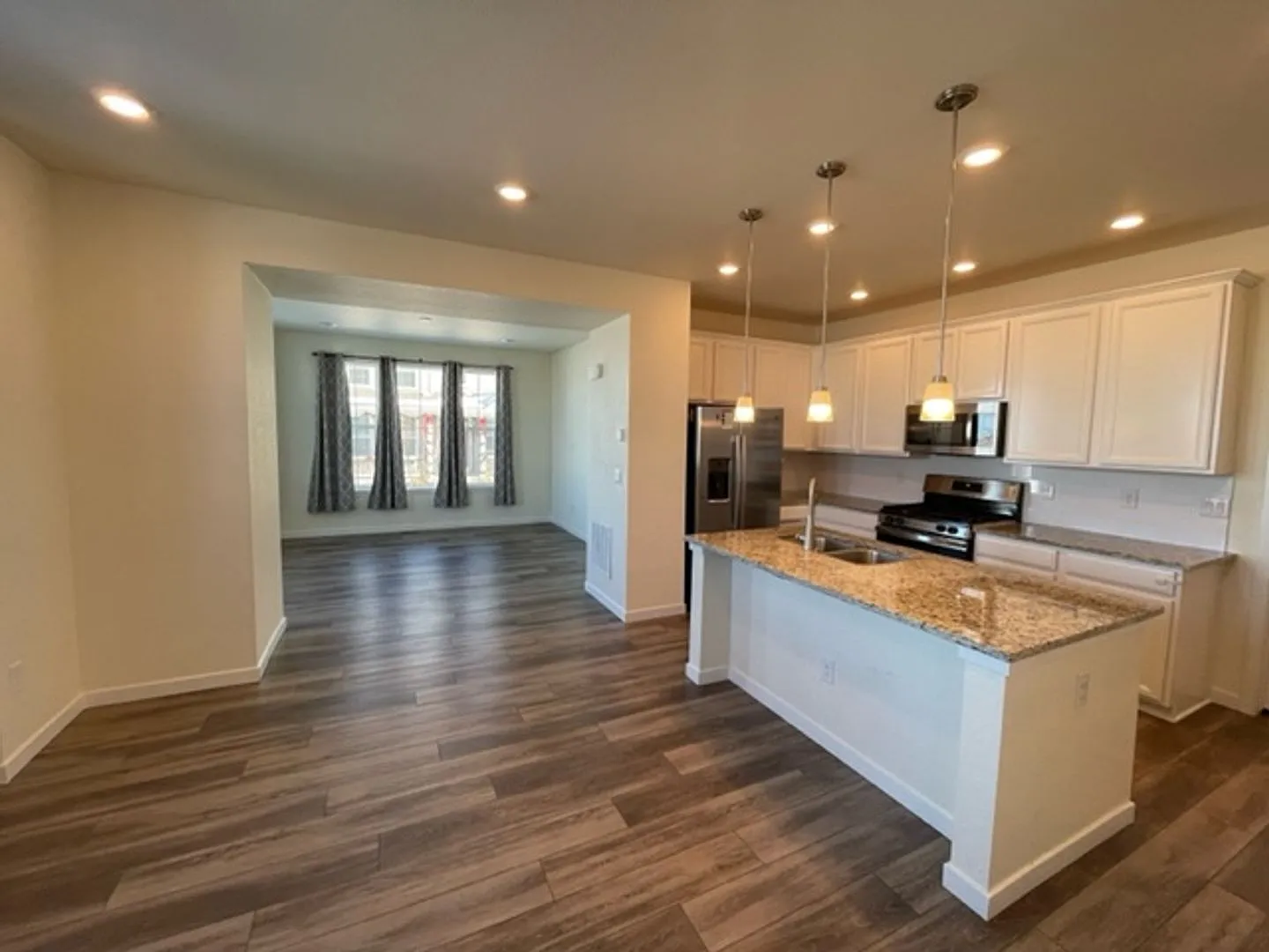 Beautiful & Spacious 4Bed, 3Bath In Breathtaking Erie Co, — Photo 1