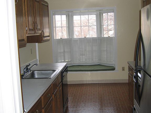 5th image of 4918 Bradley Blvd