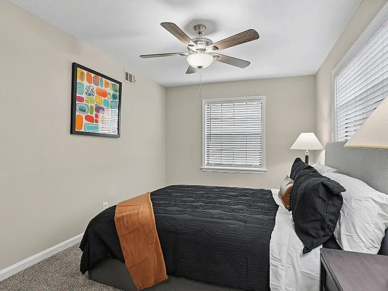 Brentwood Apartments — Photo 8