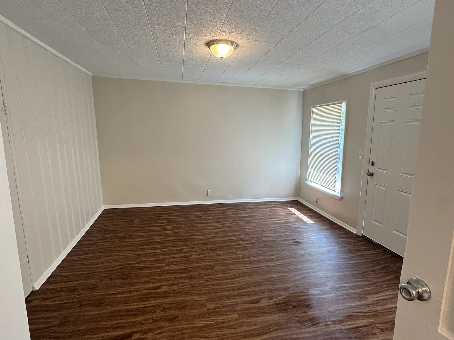 3 bed, 1024 sqft, $1,650 — Photo 3