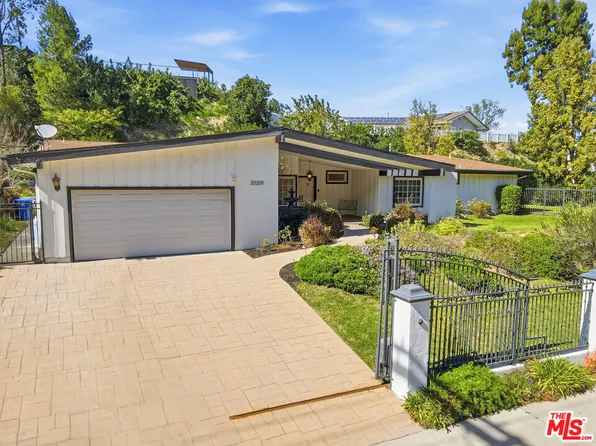 20209 Wells Dr, Woodland Hills, CA 91364