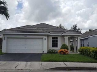 9110 Lake Park Cir N, Davie, FL 33328