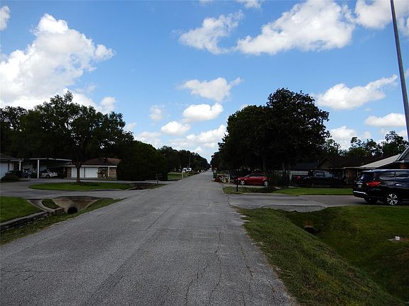 4th image of 8004 Gulick Ln