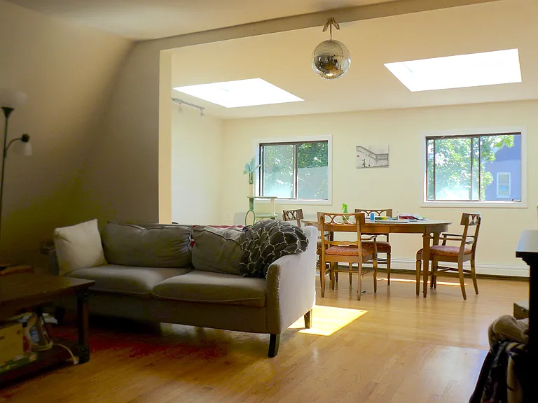 3 Evergreen Ave — Photo 2