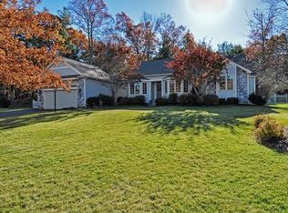 12 Crystal Pond Ln, Franklin, MA 02038