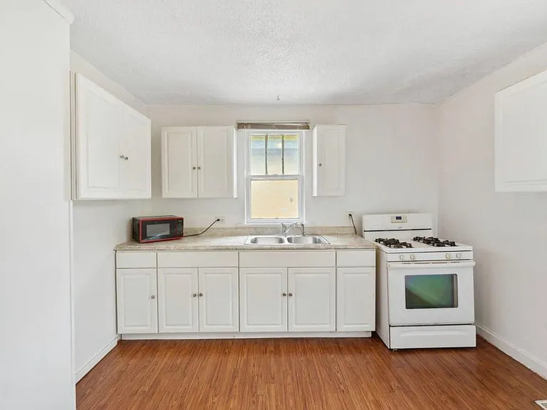 948 Cook Ave E — Photo 11