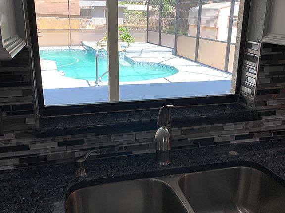 3rd image of 4801 Sparrow Dr