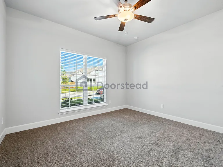 652 Parkside Dr — Photo 6
