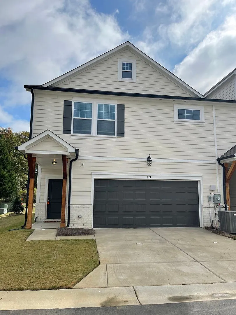 Beautiful Townhome located in Pineville, NC — Photo 1