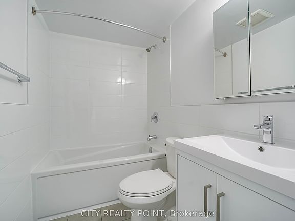 5th image of 33 Isabella St #2513