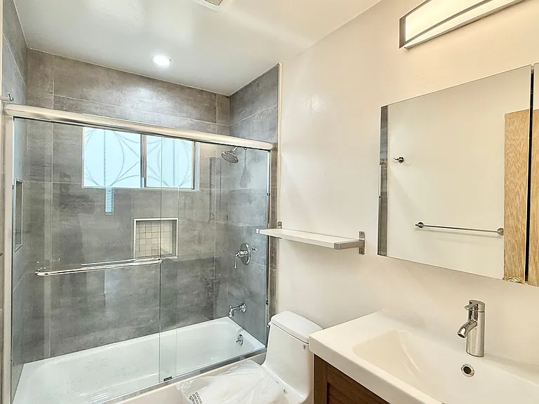 Athol Ave. 266 — Photo 11