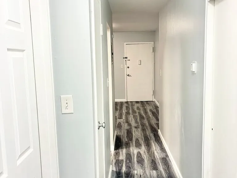 56 Manchester Ct #H — Photo 6