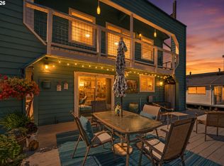 414 N Tomahawk Island Dr, Portland, OR 97217