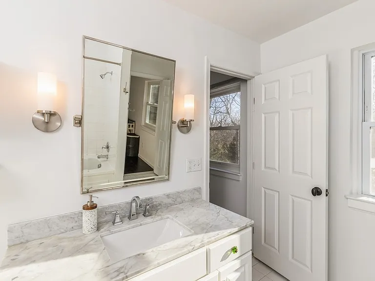 36 Roses Grove Rd — Photo 10