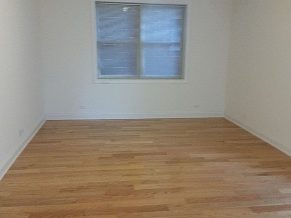 5th image of 2350 W Byron St #02