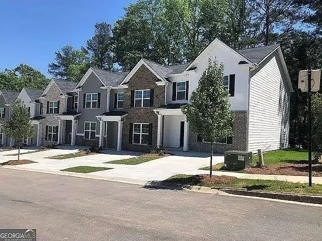 3 bed, 2.5 bath, 1611 sqft, $2,200 — Photo 2