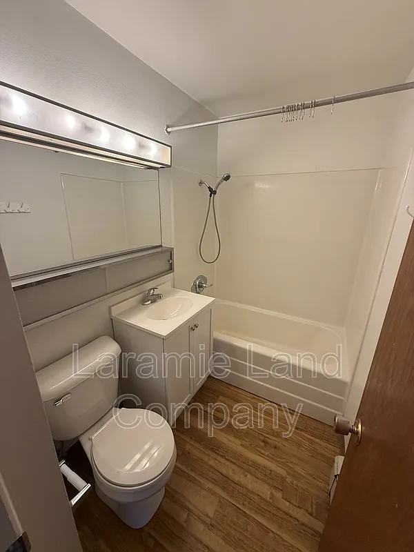 2 bed, 1.0 bath, 800 sqft, $995 — Photo 3