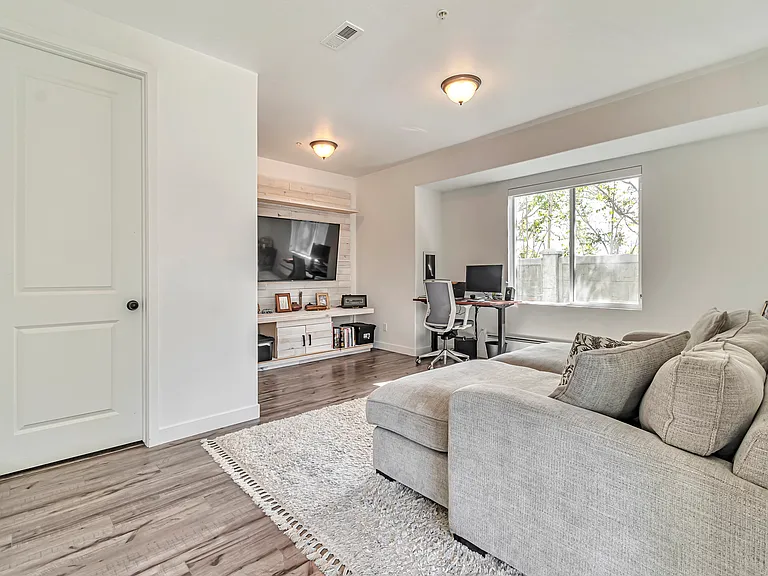 7649 S Lind Ln — Photo 16