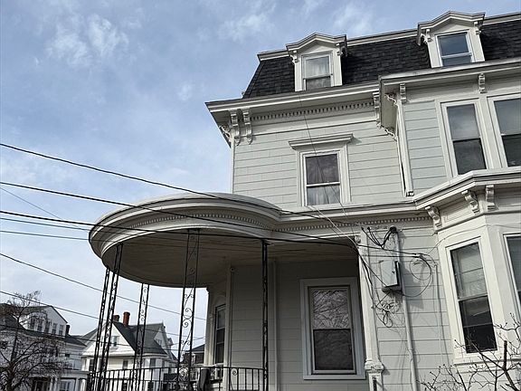 4th image of 229 Jackson St