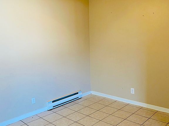 4th image of 9050 Wyandotte St E #206
