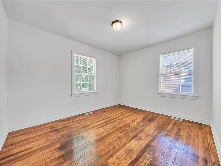 1060 Hunt Ave NW — Photo 9