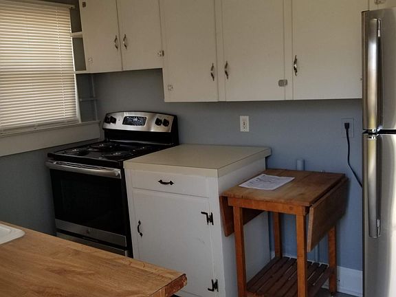 Kitchen - stainless steel appliances