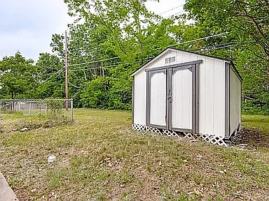 116 Vandenburg Dr — Photo 2