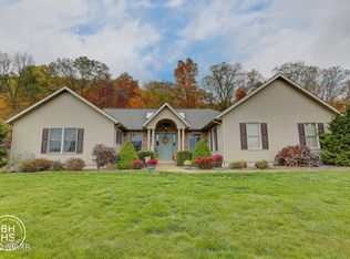91 Willis Dr, Mill Hall, PA 17751