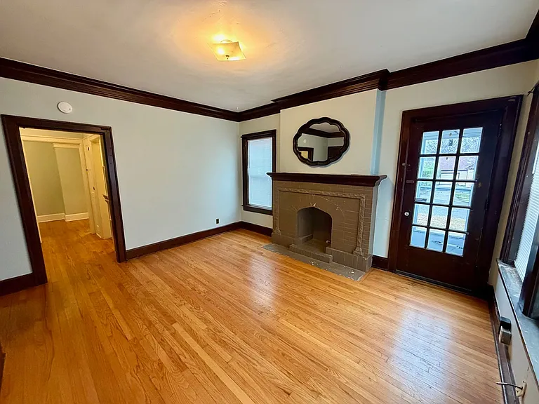 300 S Barker Ave — Photo 2