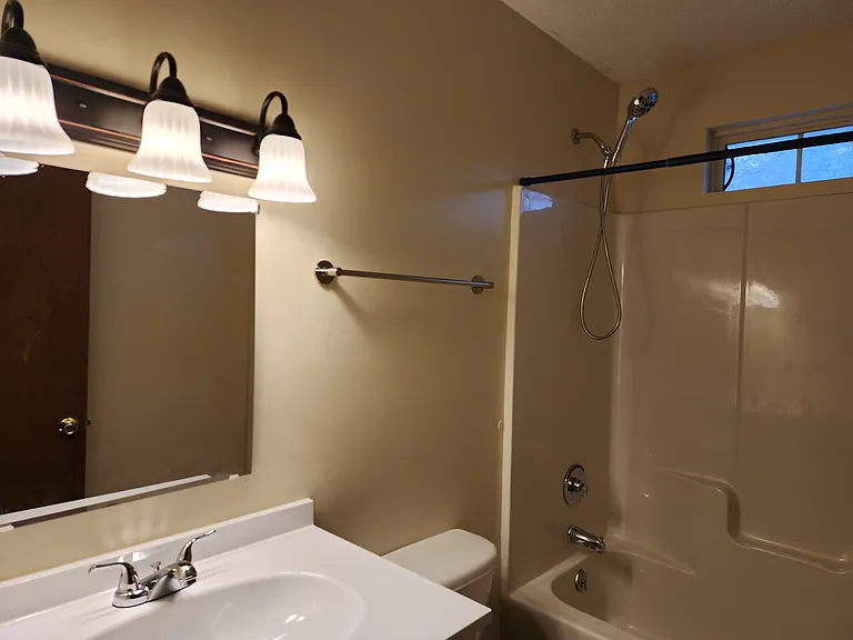 422 E Geer St #B — Photo 5