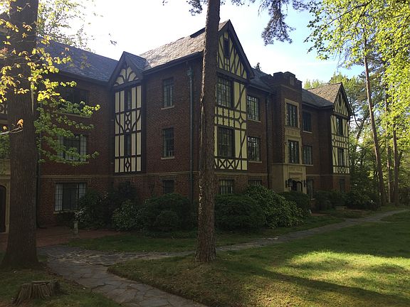 3rd image of 1800 N Elm St APT B1