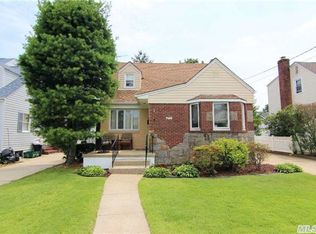 866 Edward St, Baldwin, NY 11510