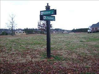 2nd image of 822 E Heathland Dr