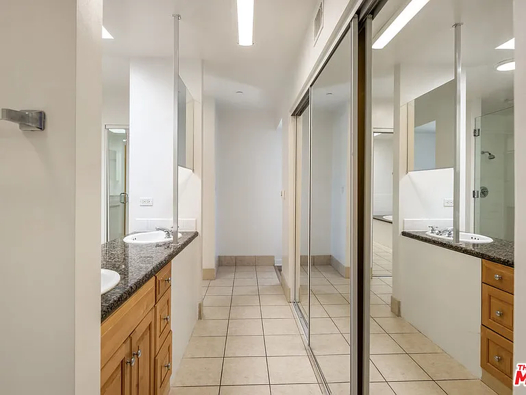 823 N Martel Ave #2 — Photo 19